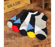 今夏必buy！潮流襪子新風尚，穿出你的個性態度